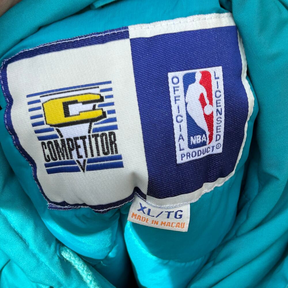 Vintage 90’s Charlotte Hornets NBA Competitors Script Zip Jacket - Picture 3 of 10